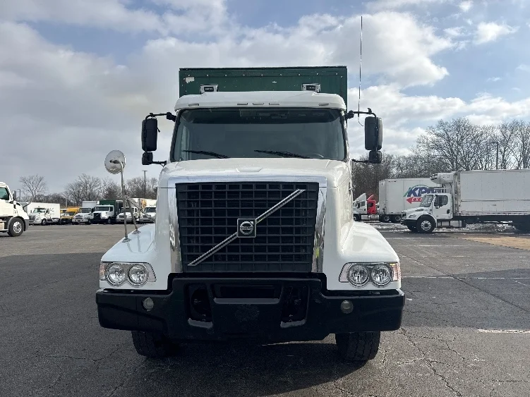 2020 Volvo VHD 300 in Parsippany, NJ — photo 2