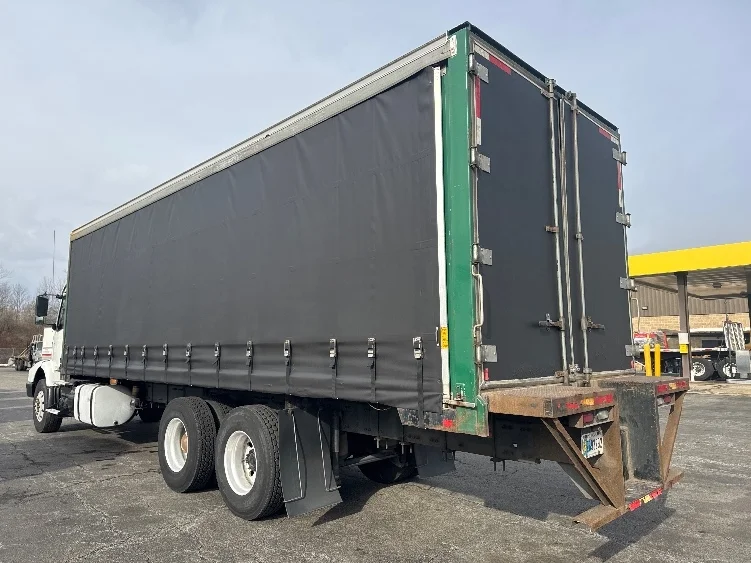 2020 Volvo VHD 300 in Parsippany, NJ — photo 6