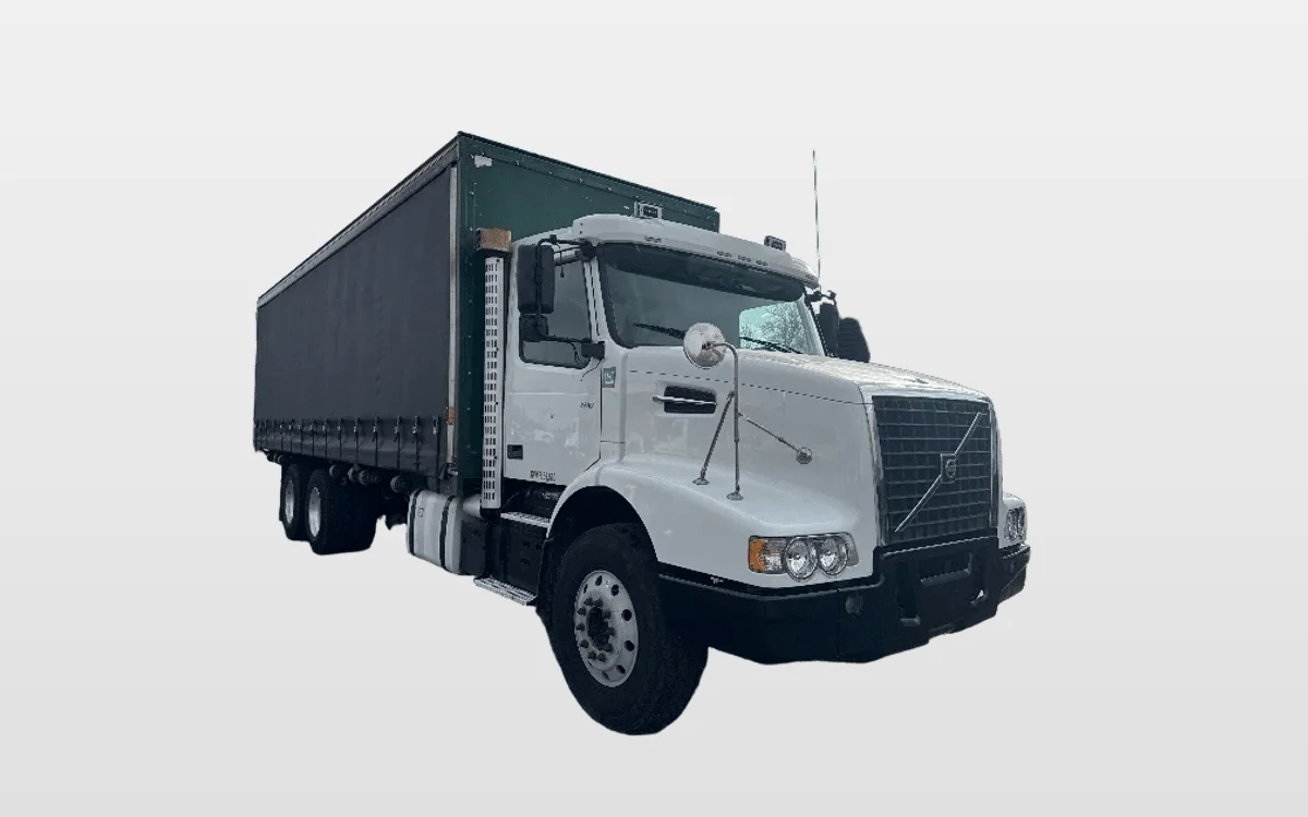 2020 Volvo - image 1