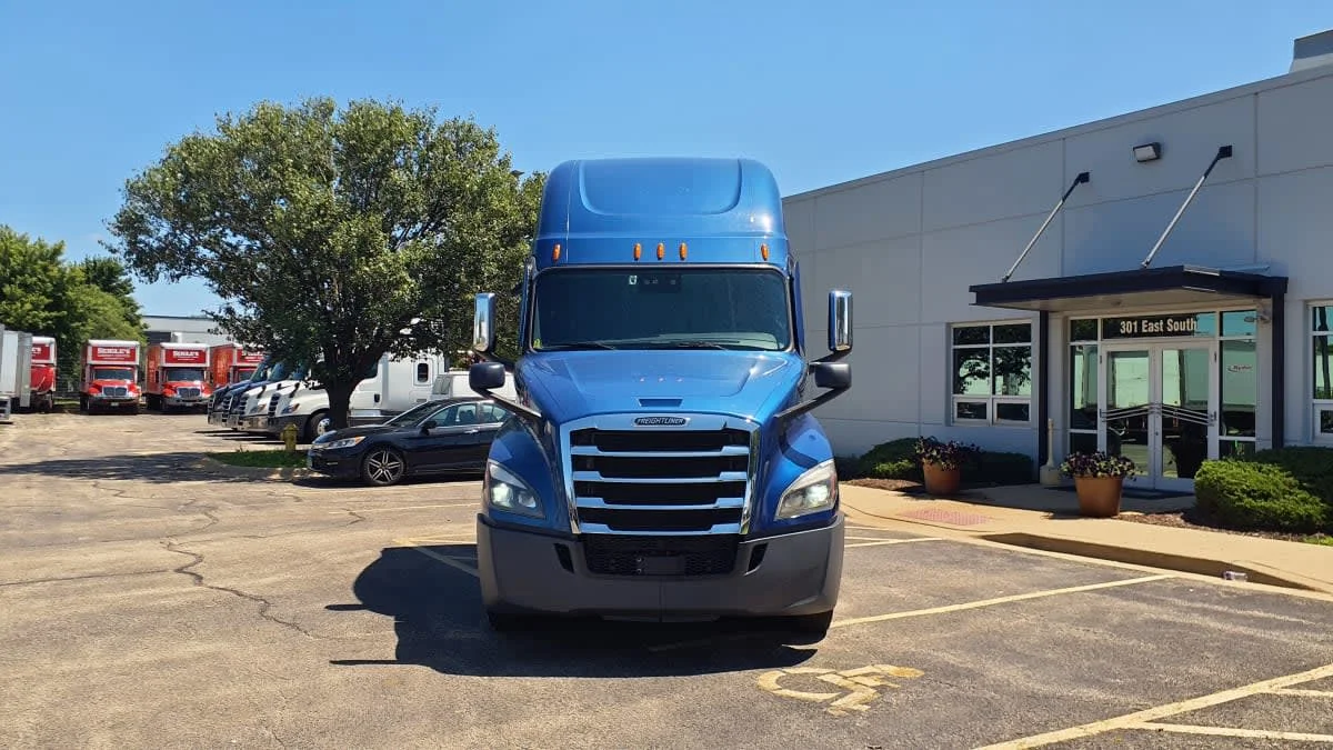 2020 Freightliner Cascadia in Bolingbrook, IL — photo 2