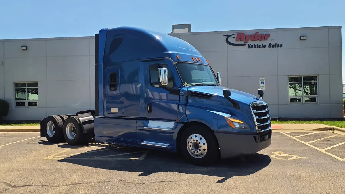2020 Freightliner Cascadia in Bolingbrook, IL — photo 3