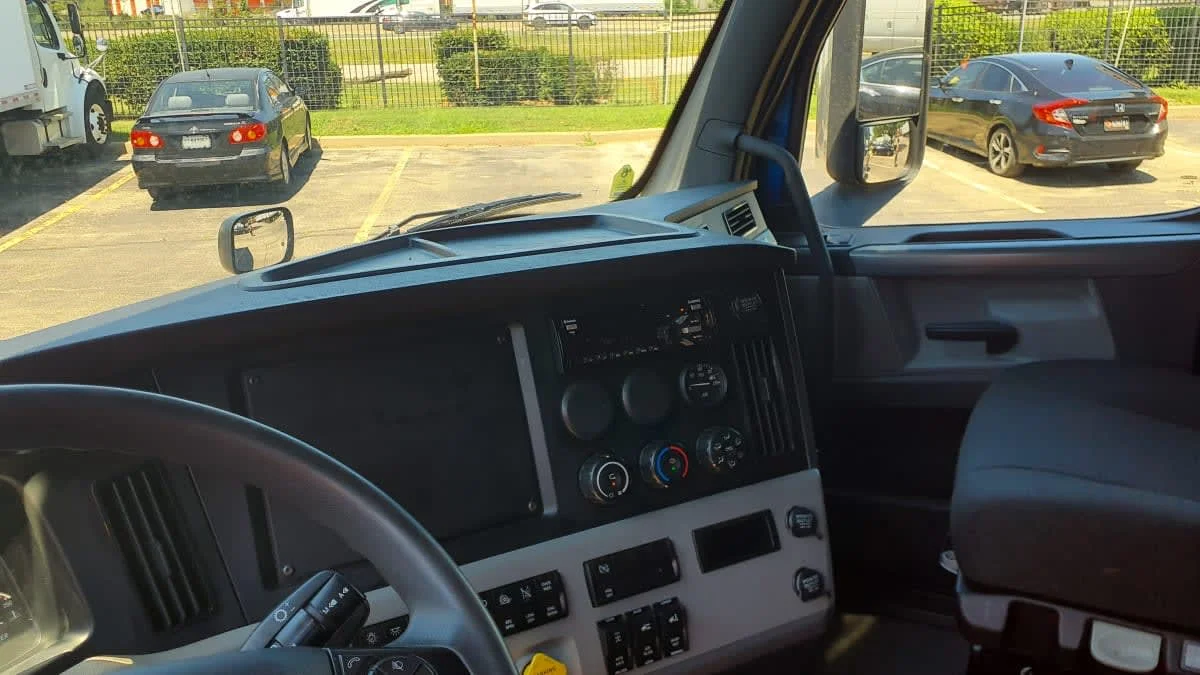 2020 Freightliner Cascadia in Bolingbrook, IL — photo 7