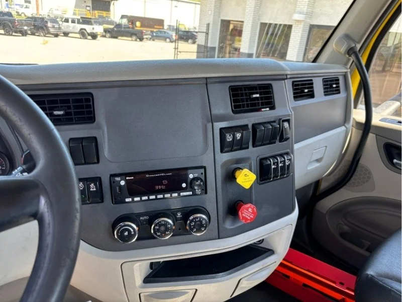 2021 Peterbilt 579 in Knoxville, TN — photo 8