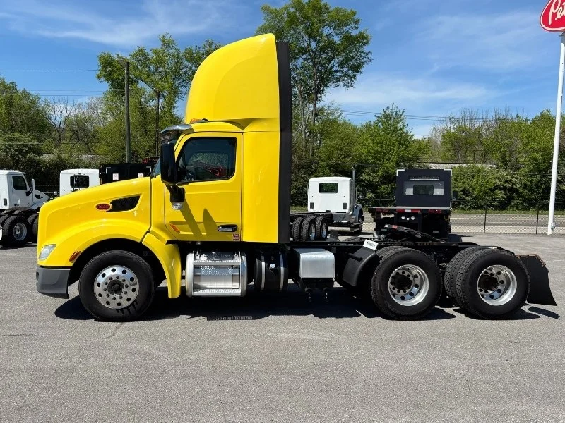 2021 Peterbilt 579 in Knoxville, TN — photo 12
