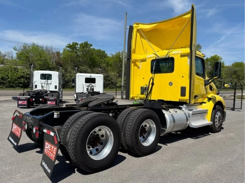 2021 Peterbilt 579 in Knoxville, TN — photo 4