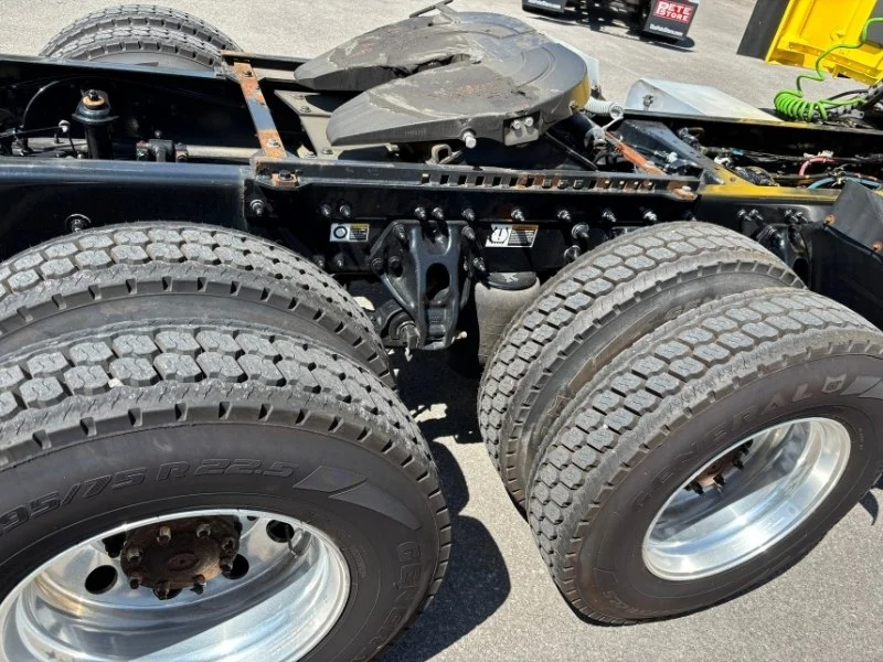 2021 Peterbilt 579 in Knoxville, TN — photo 14
