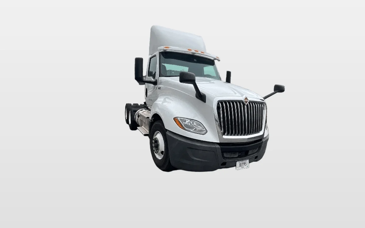 2019 International LT - image 1