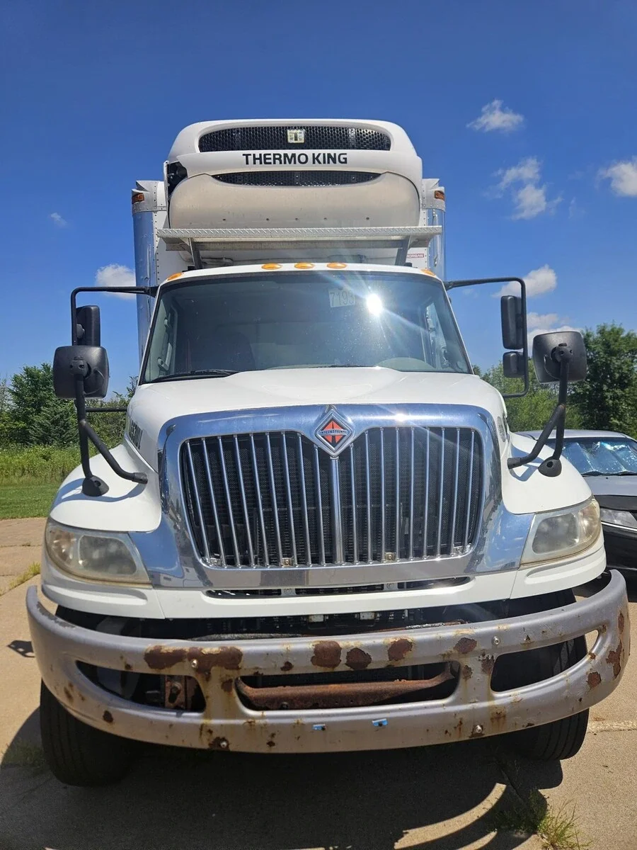 2017 International 4300 in Davenport, IA — photo 2