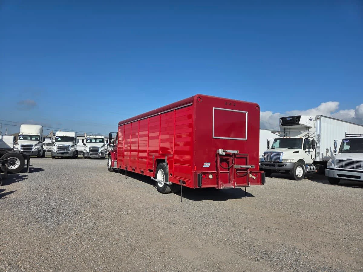 2016 Freightliner M2 106 - image 6