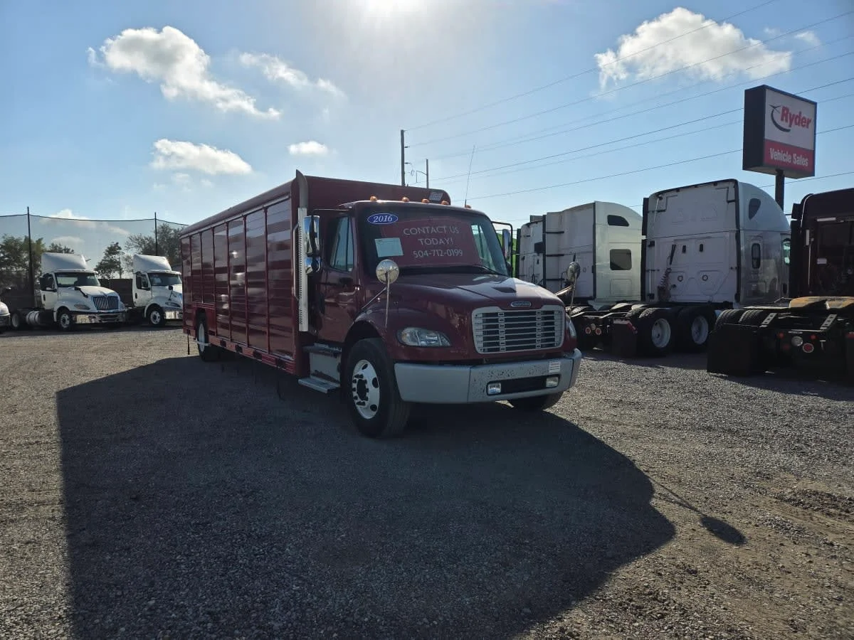 2016 Freightliner M2 106 - image 3