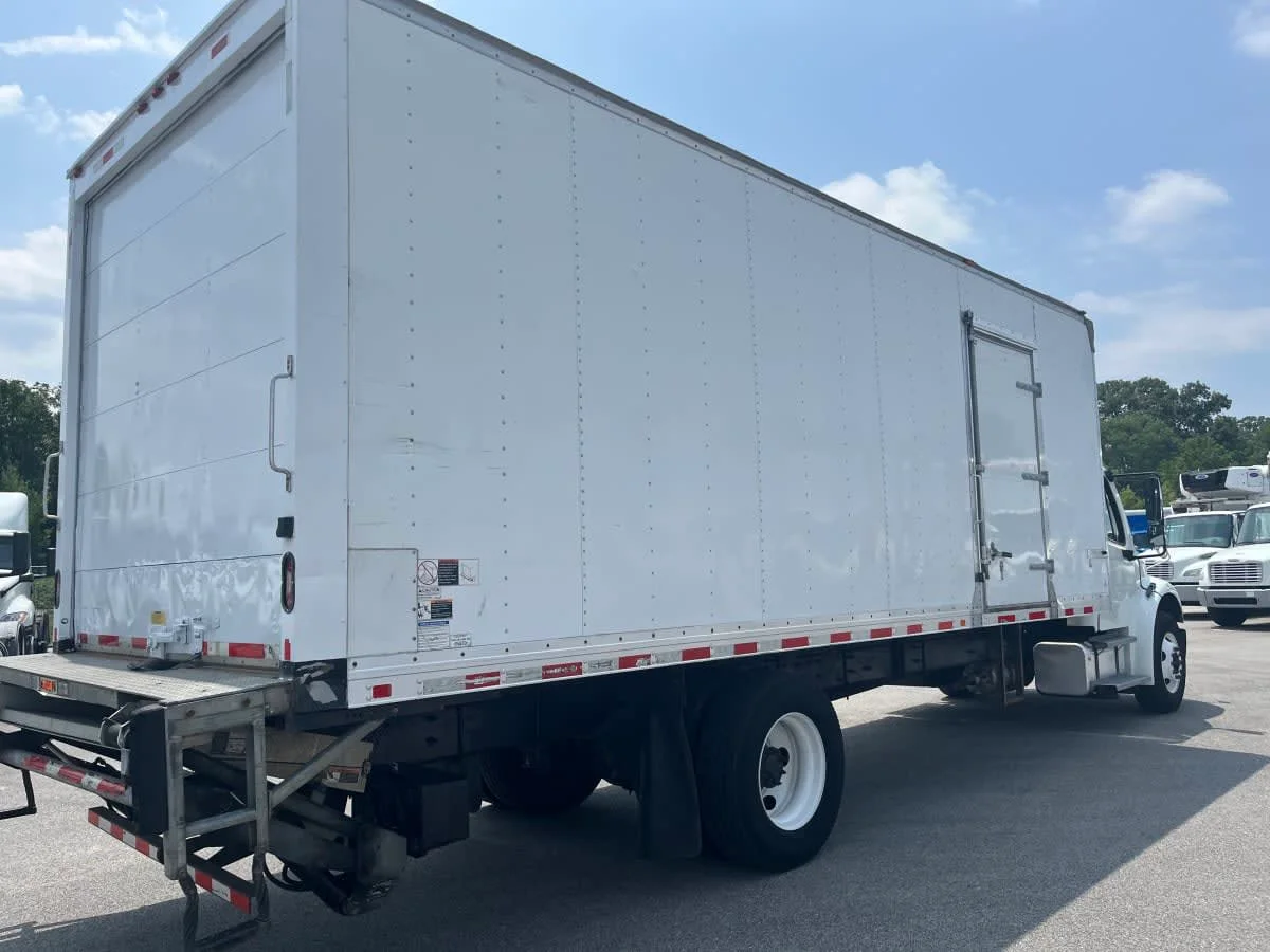 2018 Freightliner M2 106 in Beltsville, MD — photo 4