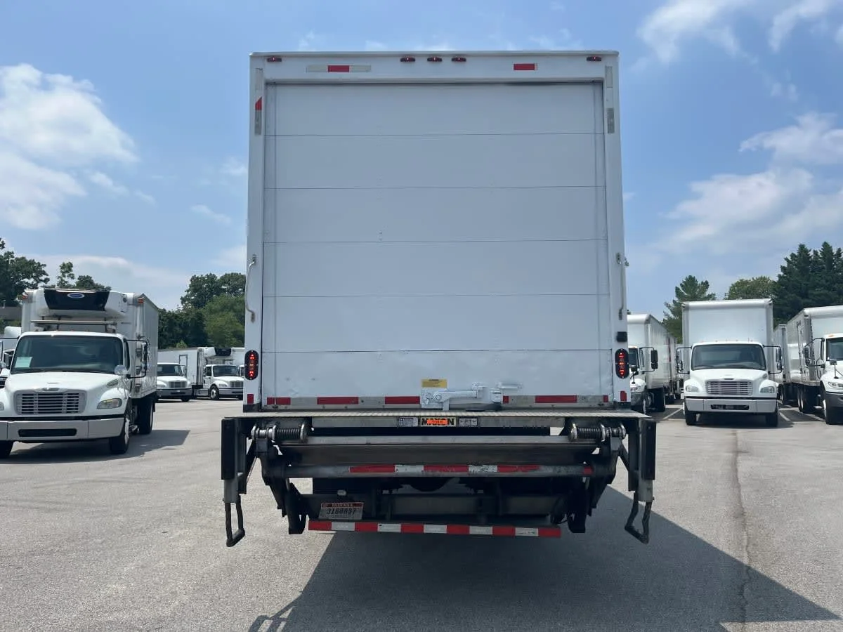 2018 Freightliner M2 106 in Beltsville, MD — photo 5