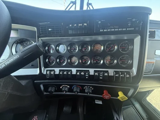 2027 Kenworth W900 in Van Buren, AR — photo 24