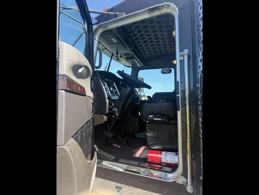 2027 Kenworth W900 in Van Buren, AR — photo 3