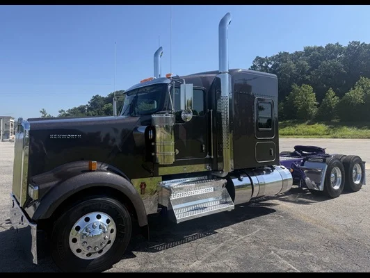 2027 Kenworth W900 in Van Buren, AR — photo 11