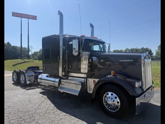 2027 Kenworth W900