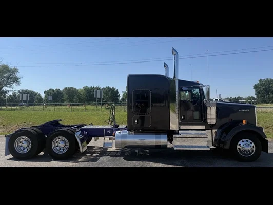2027 Kenworth W900 in Van Buren, AR — photo 19