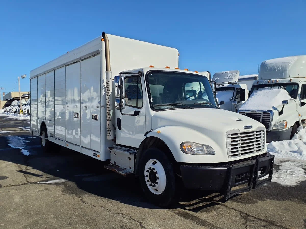 2014 Freightliner M2 106 - image 3
