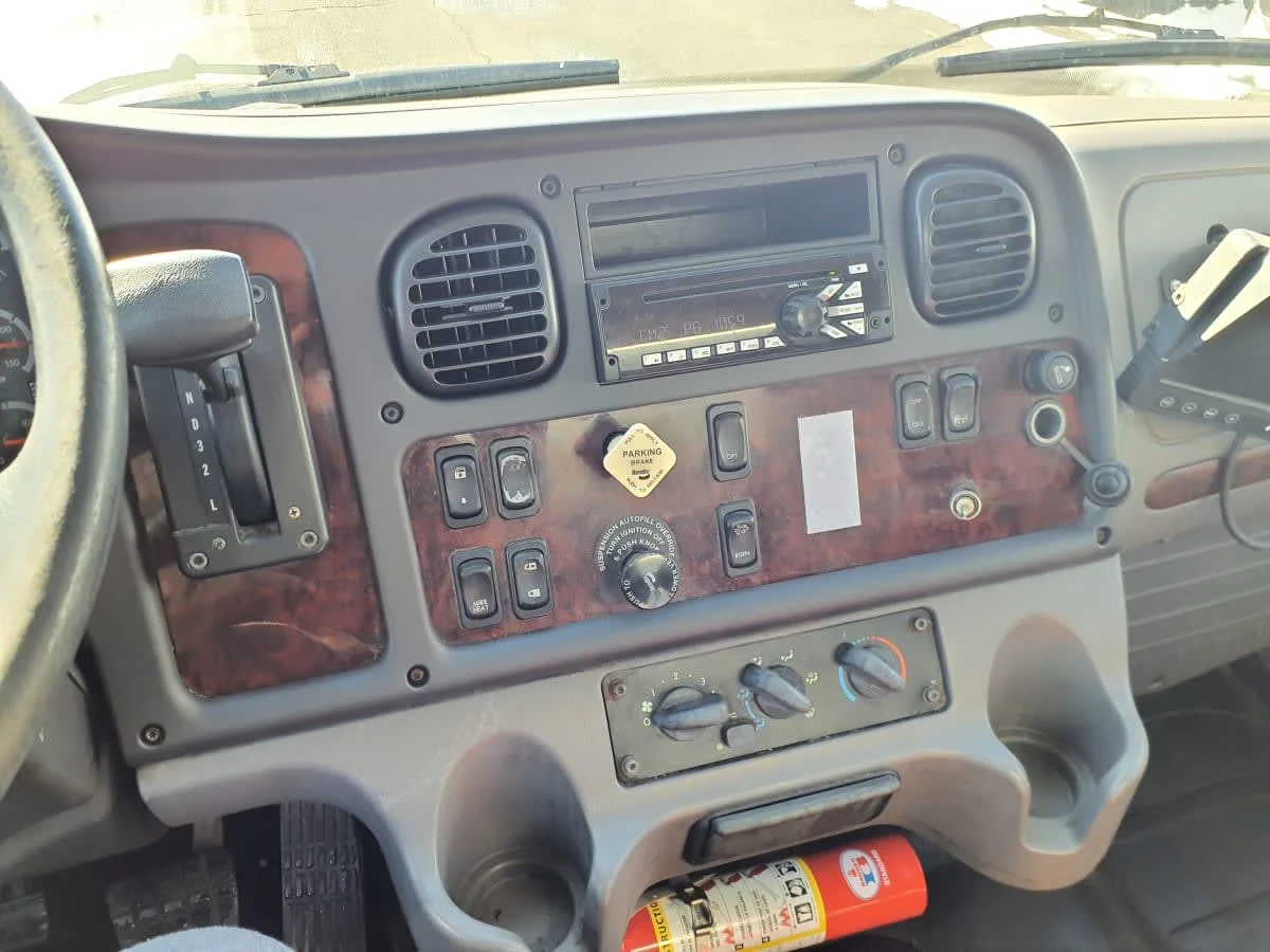 2014 Freightliner M2 106 - image 7