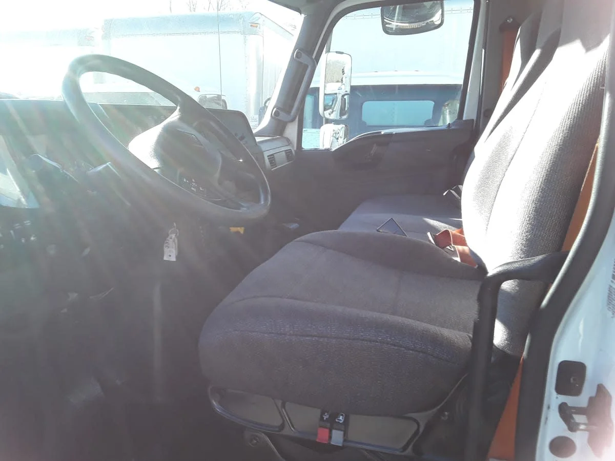 2019 International MV - image 7