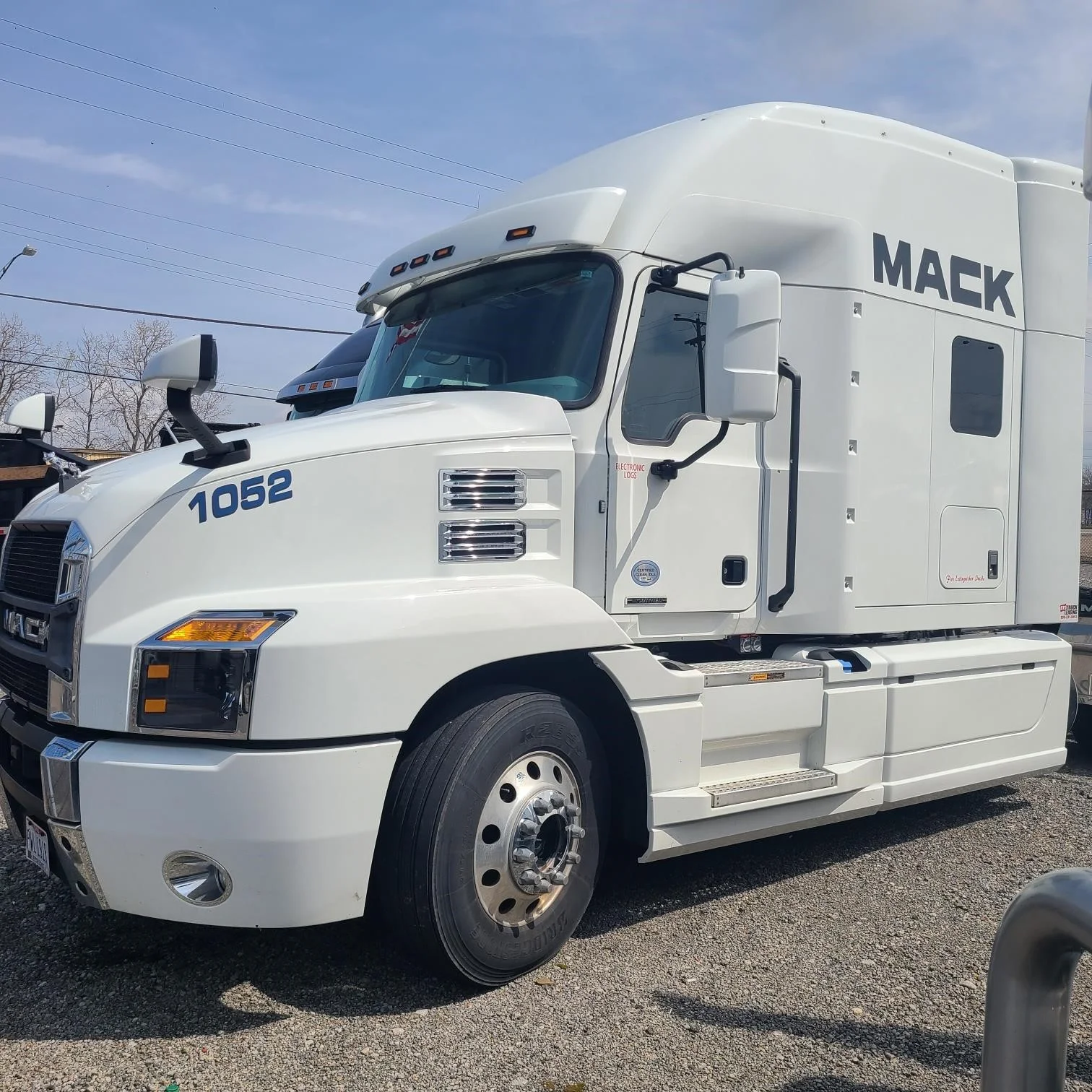 2020 Mack Anthem — photo 2