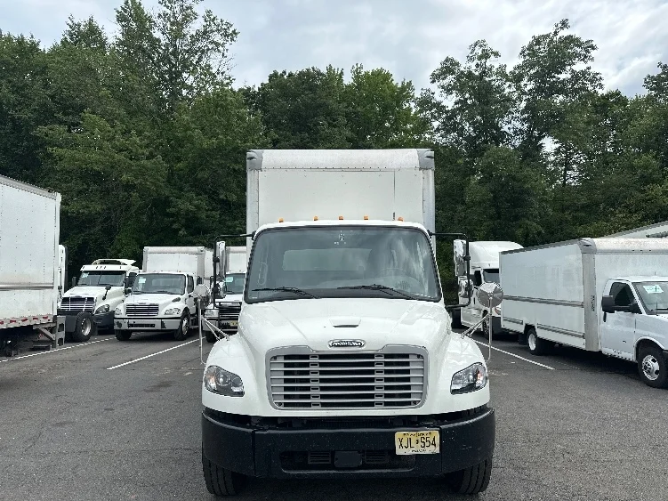 2020 Freightliner eM2 in Cranbury, NJ — photo 2