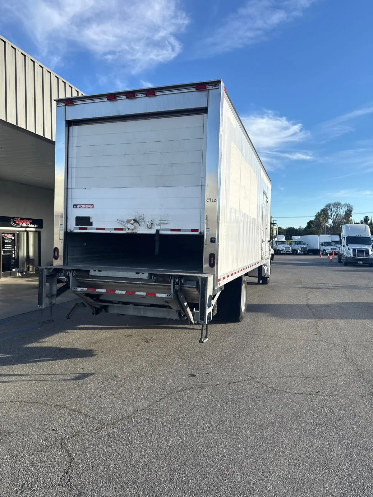 2018 International 4300 - image 4