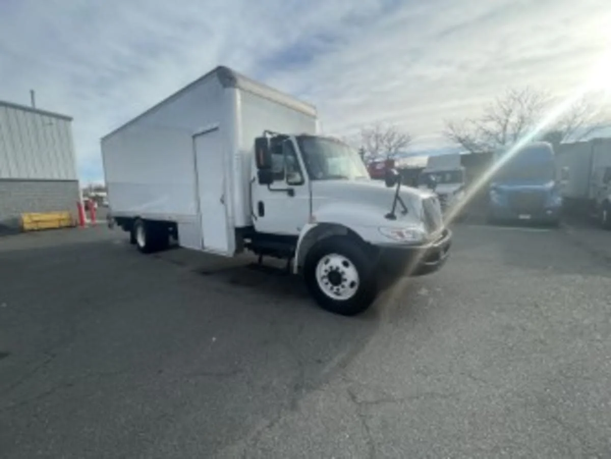 2019 International 4300 in Kearny, NJ — photo 3