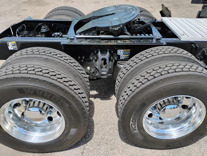 2023 Peterbilt 579 — photo 9