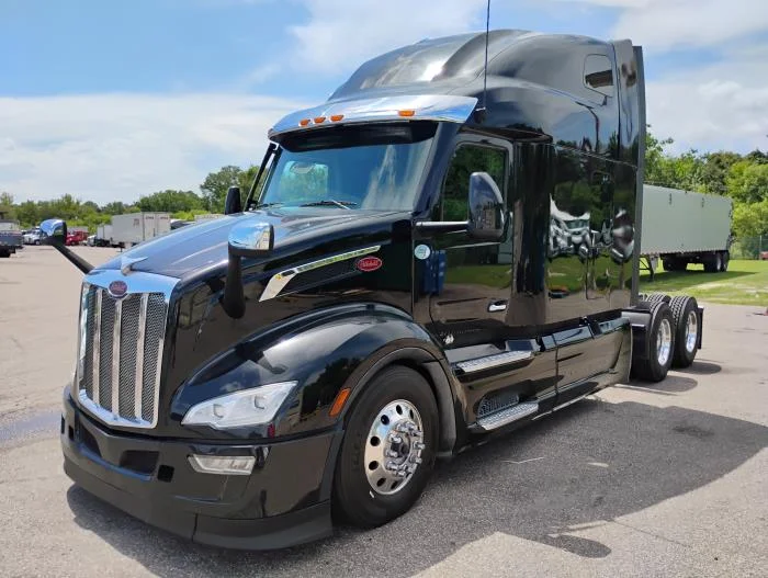 2023 Peterbilt 579 — photo 3