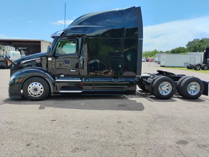2023 Peterbilt 579 — photo 4