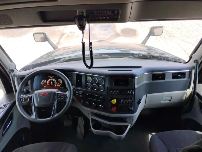 2023 Peterbilt 579 — photo 30
