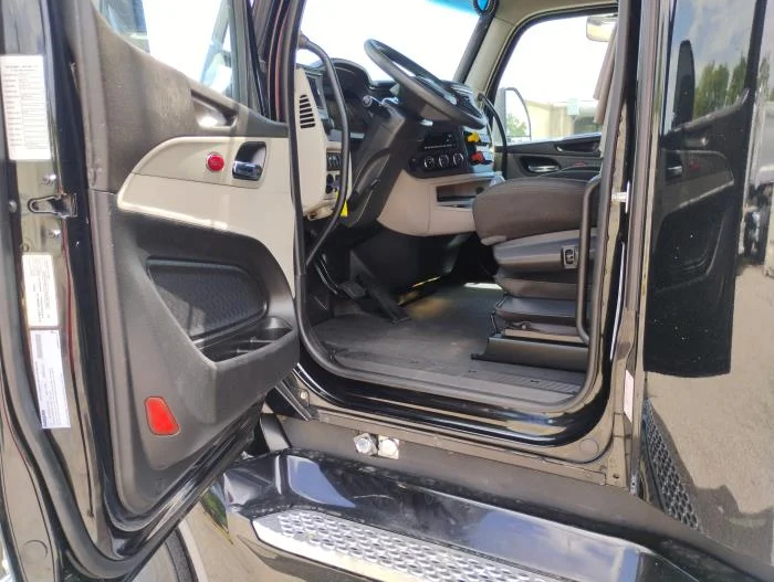 2023 Peterbilt 579 — photo 17