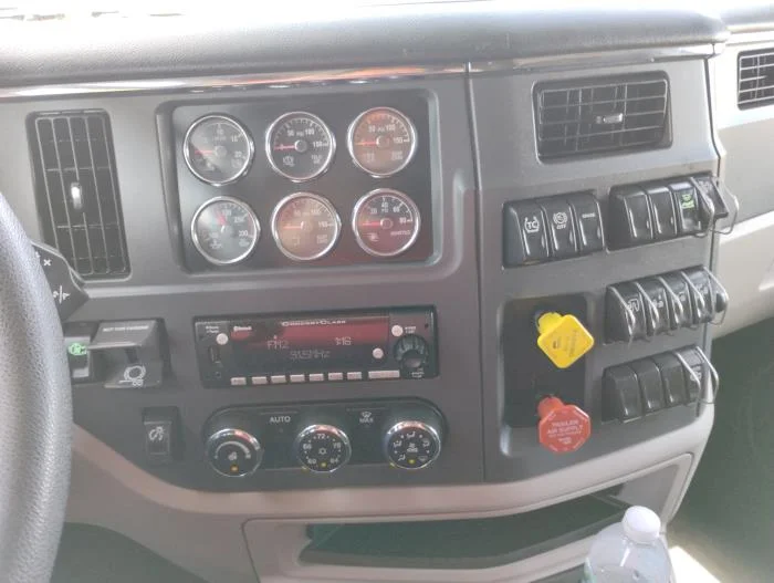 2023 Peterbilt 579 — photo 22