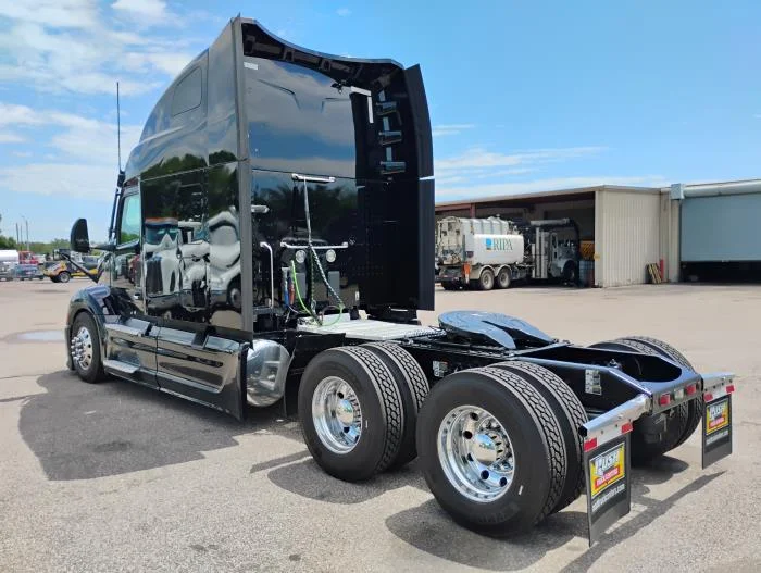 2023 Peterbilt 579 — photo 6