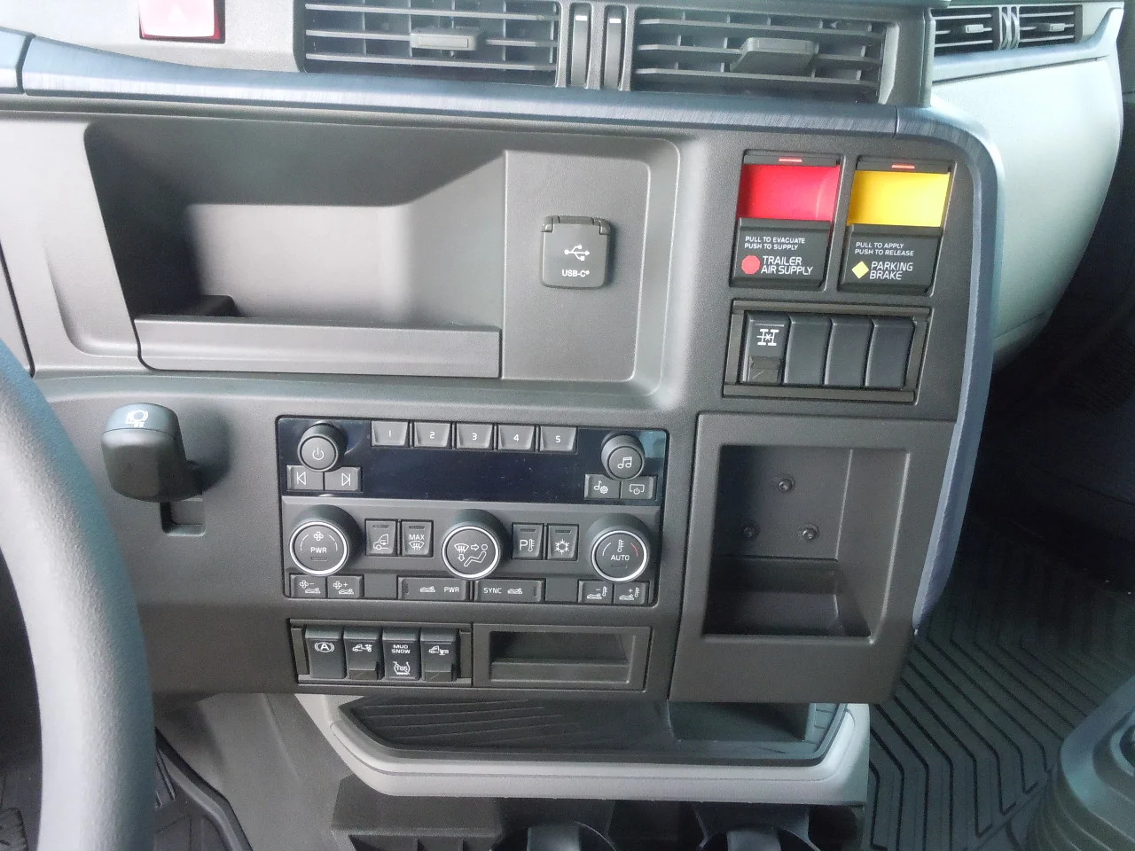 2026 Volvo VNL 860 in Gary, IN — photo 6