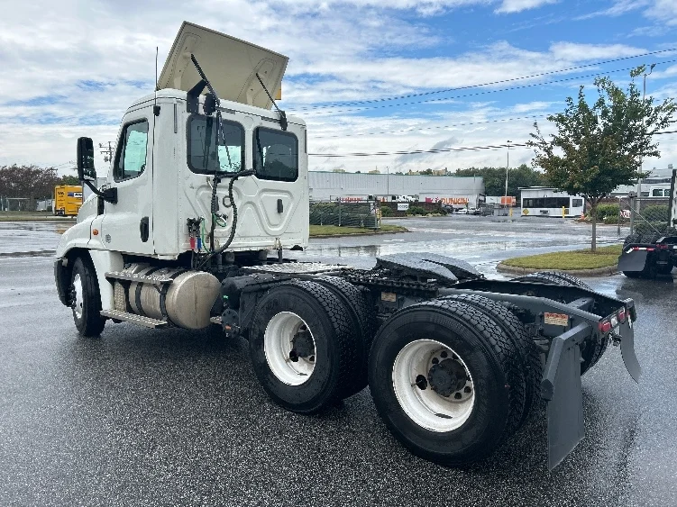 2020 Freightliner Cascadia in Greensboro, NC — photo 5
