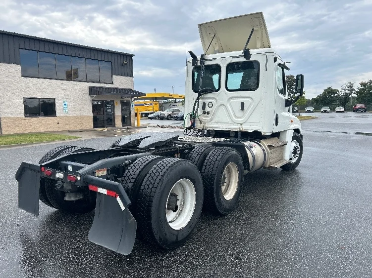 2020 Freightliner Cascadia in Greensboro, NC — photo 7