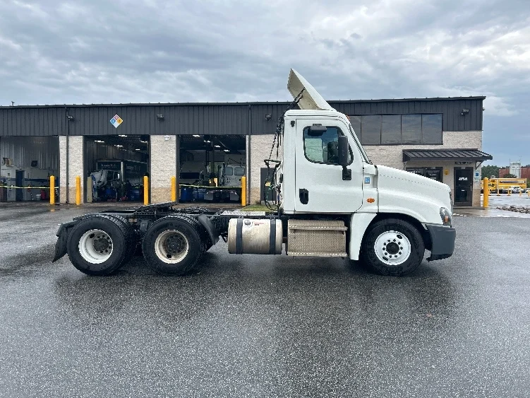 2020 Freightliner Cascadia in Greensboro, NC — photo 8