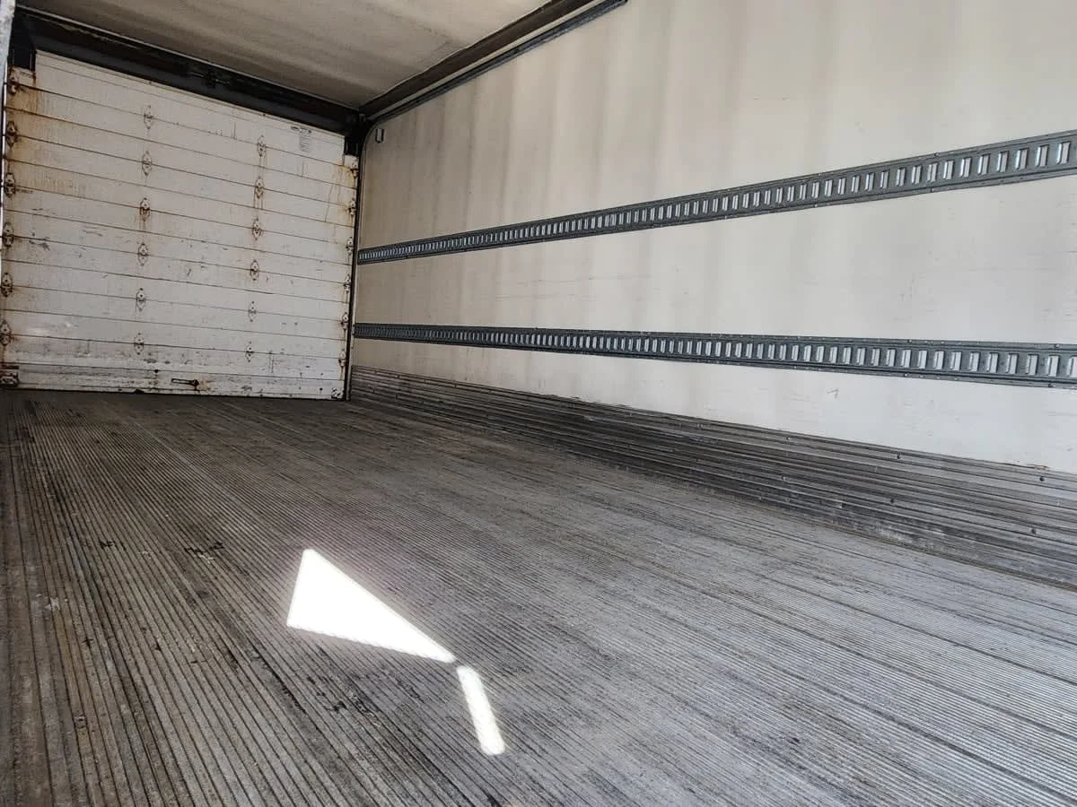 2018 International 4300 - image 10