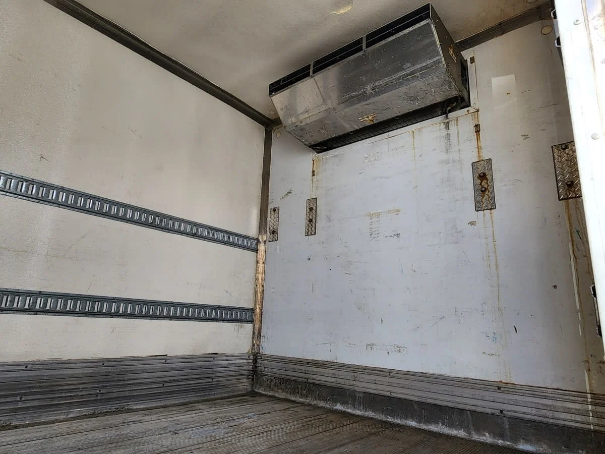 2018 International 4300 - image 9