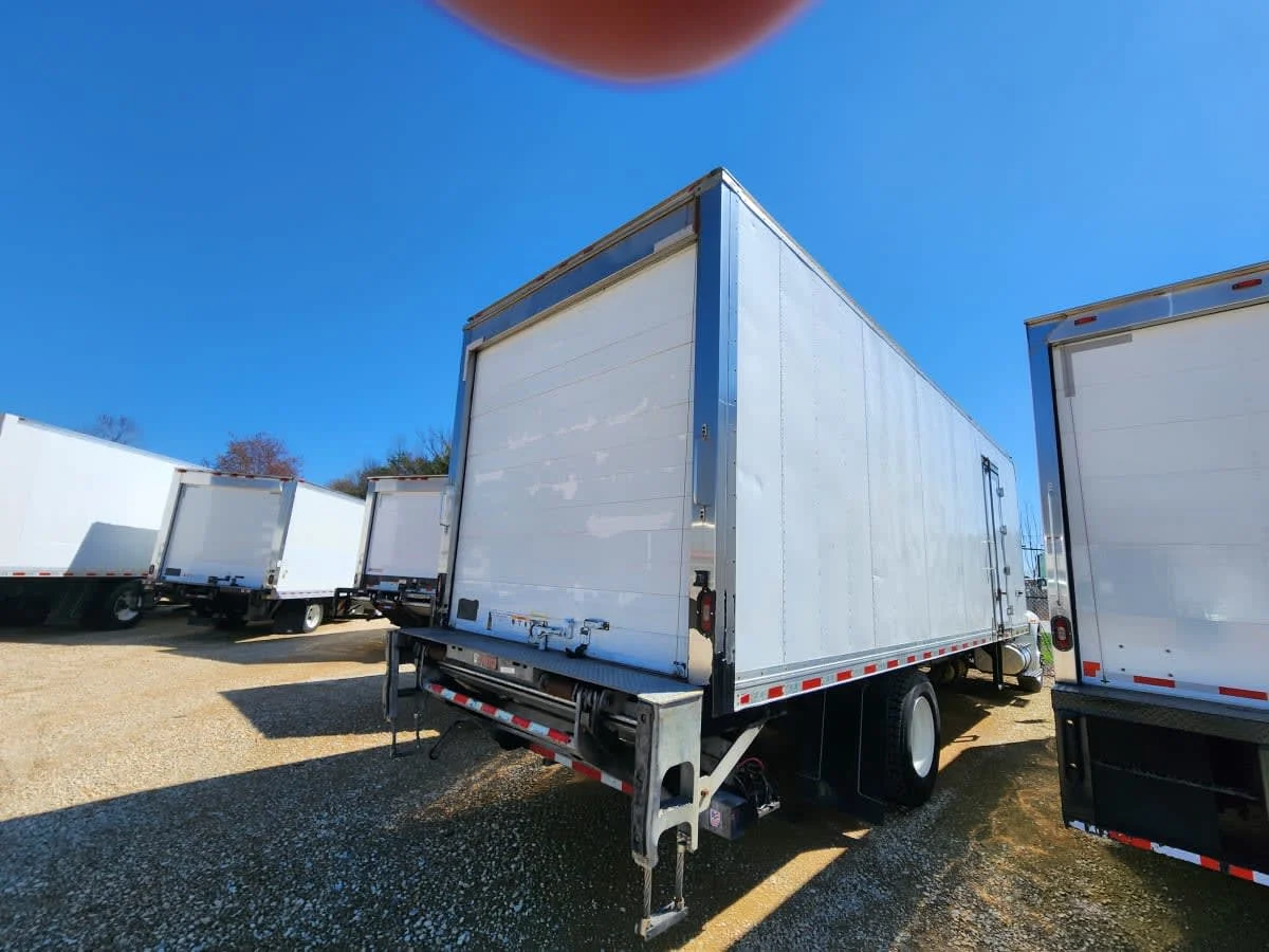 2018 International 4300 - image 4