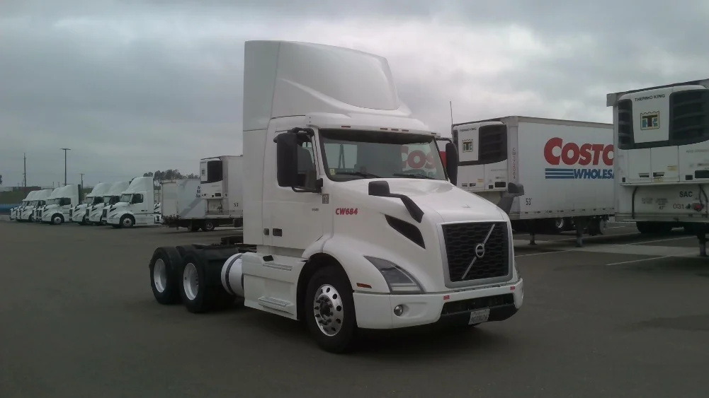 2021 Volvo VNR 640 in Stockton, CA