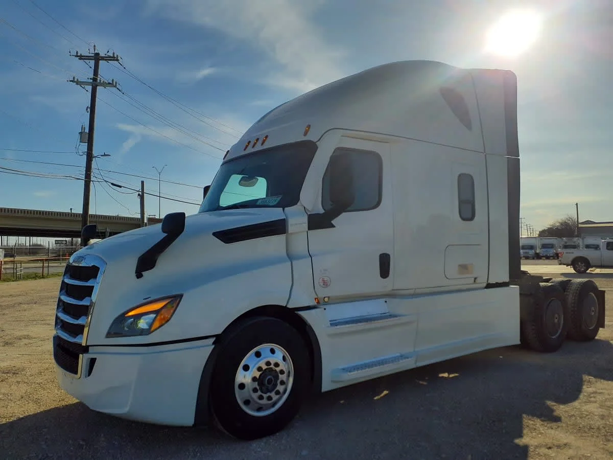2022 Freightliner Cascadia - image 3