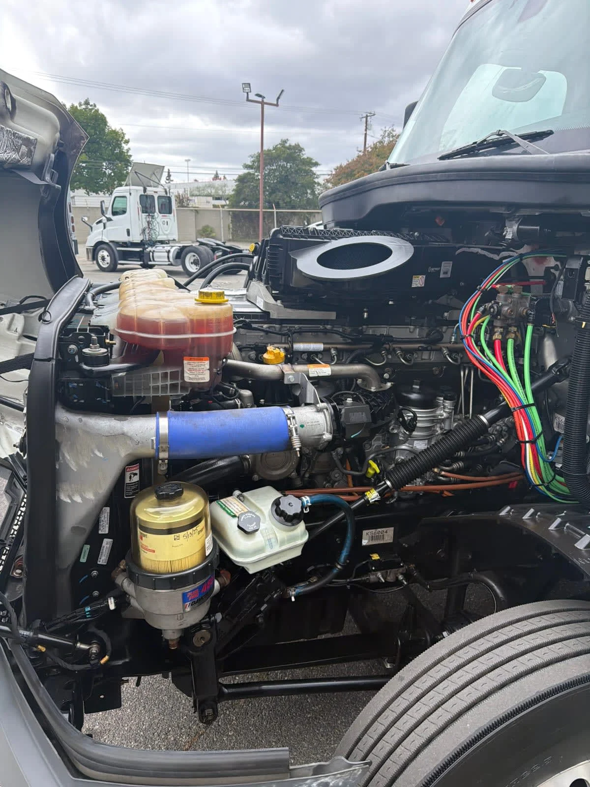 2019 Freightliner Cascadia - image 8