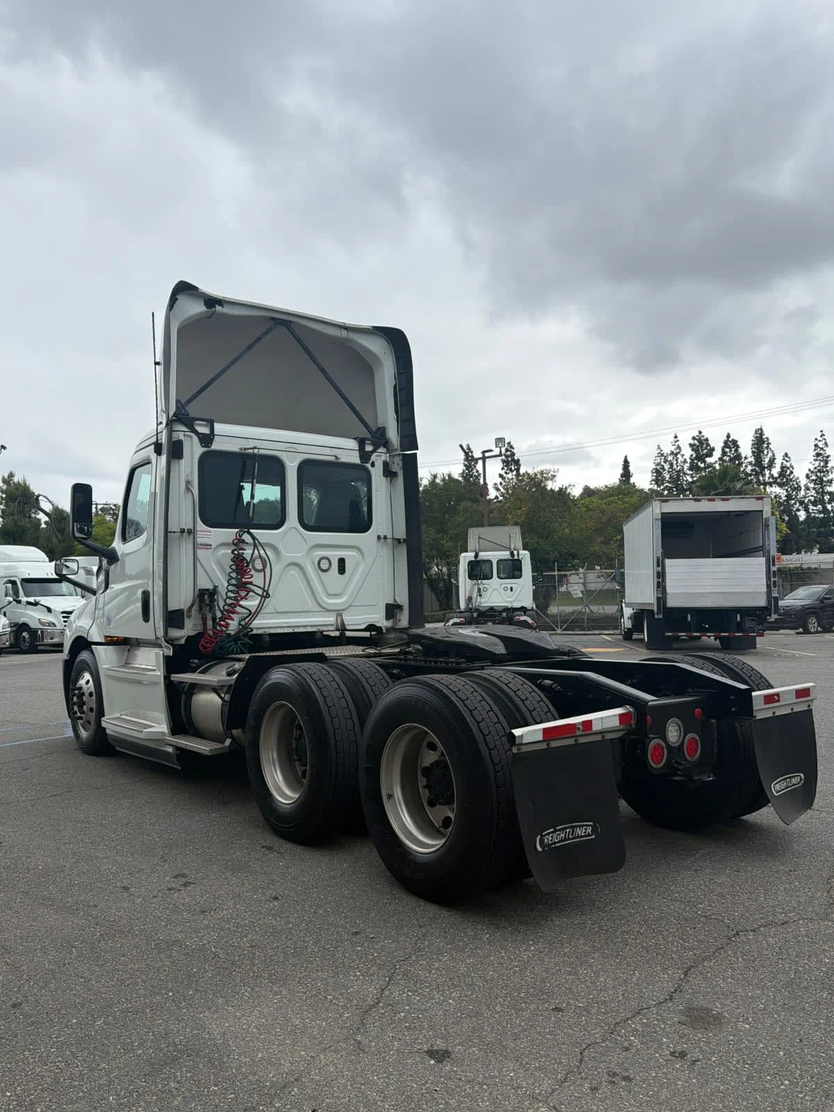 2019 Freightliner Cascadia - image 6