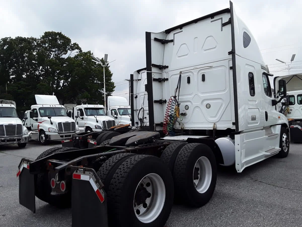 2018 Freightliner Cascadia - image 4