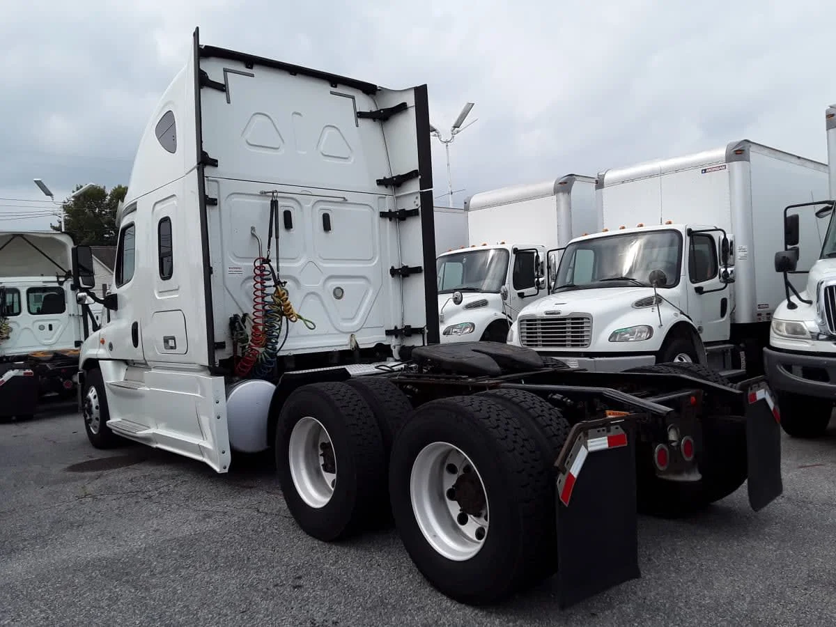 2018 Freightliner Cascadia - image 6
