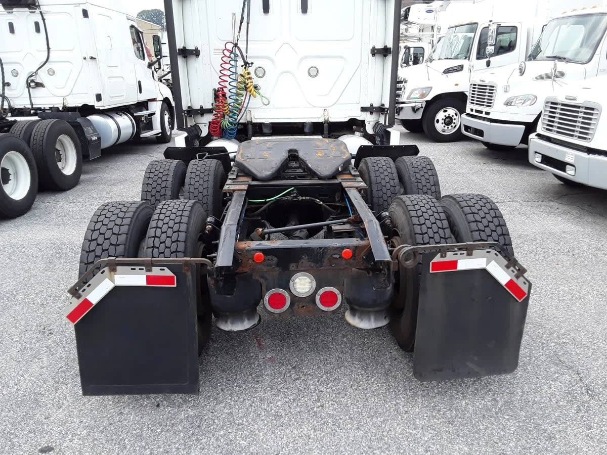 2018 Freightliner Cascadia - image 12