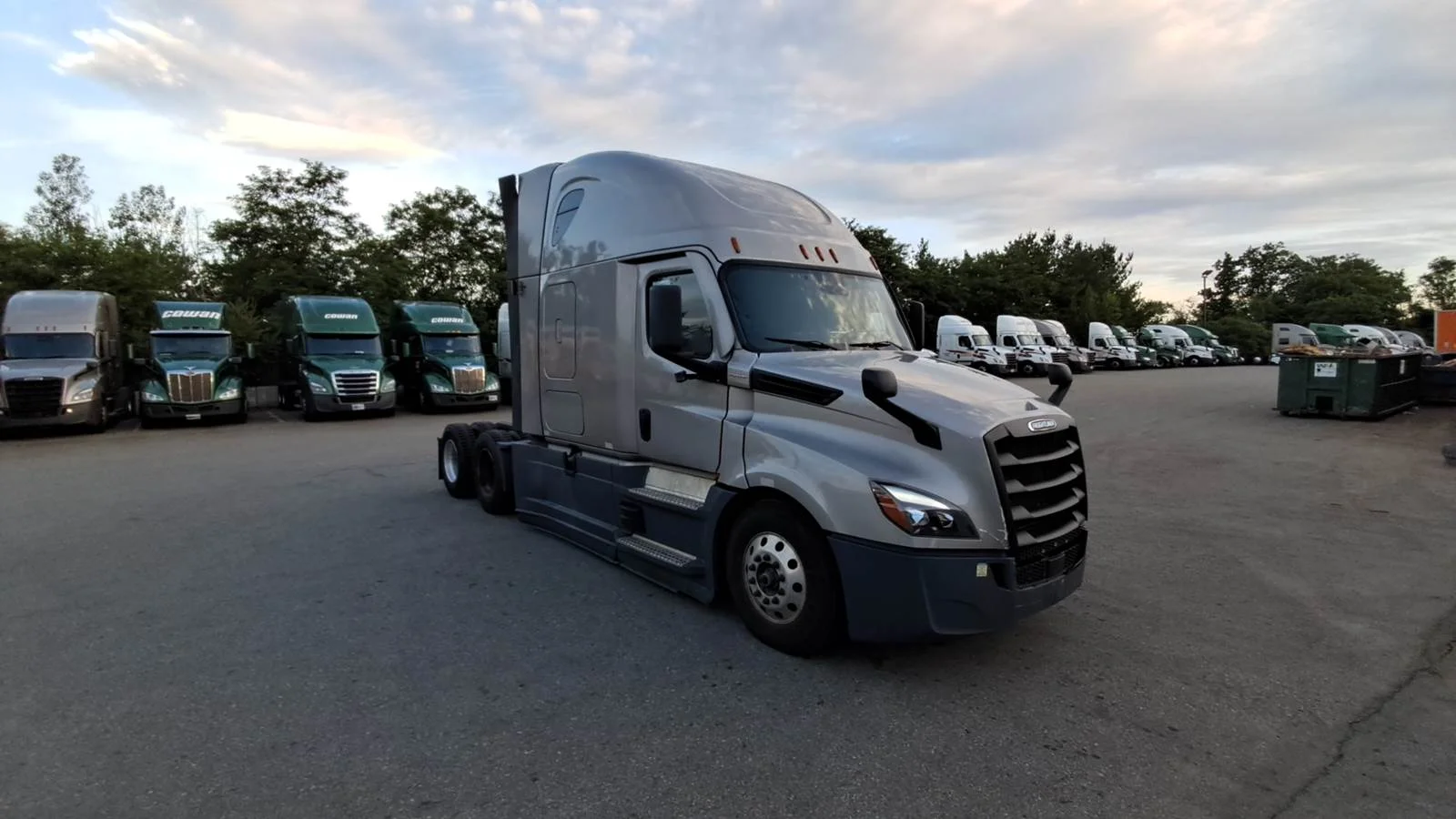 2023 Freightliner Cascadia in Shrewsbury, MA